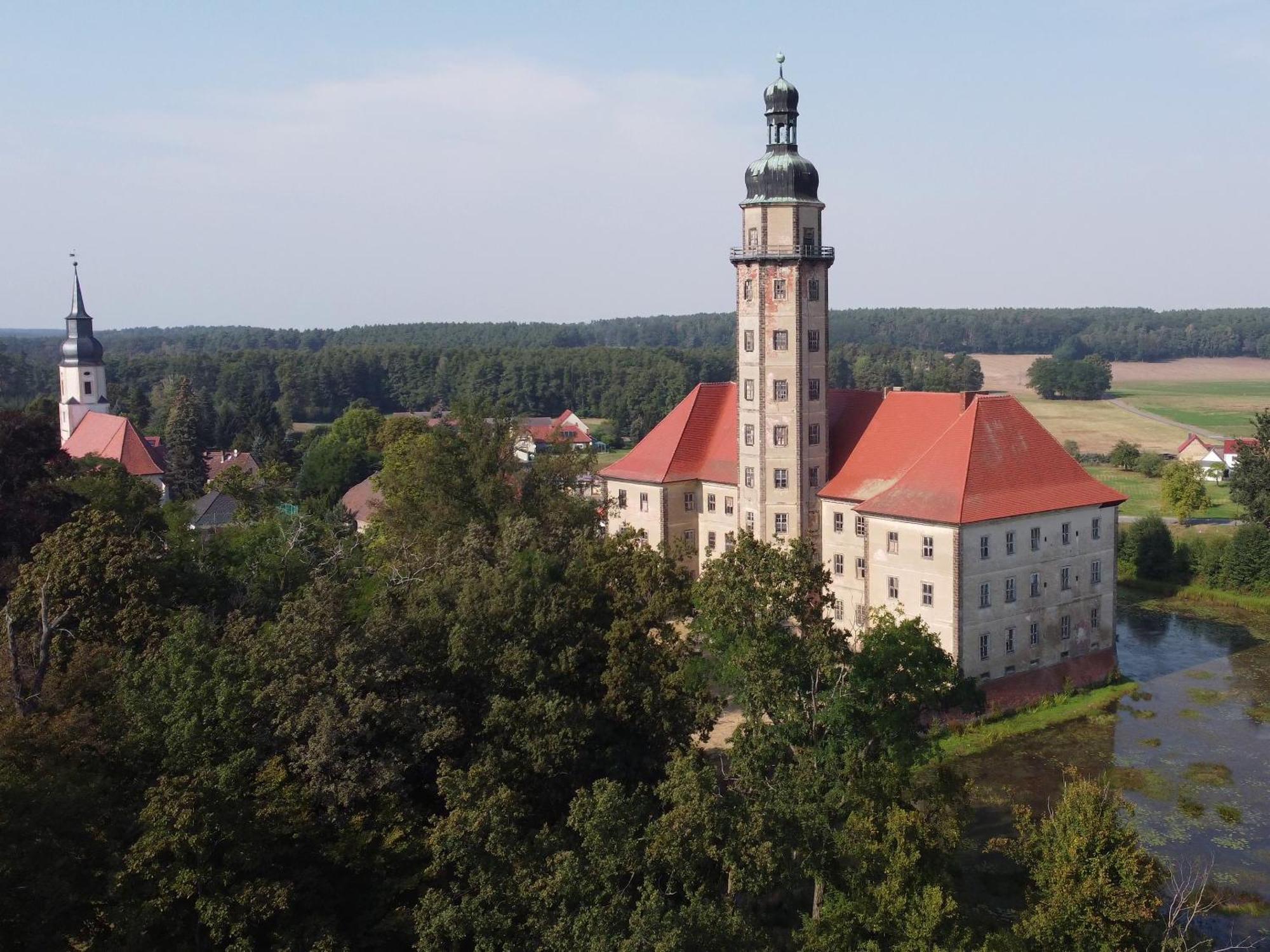 Resort "Schloss Reinharz" Bad Schmiedeberg Esterno foto
